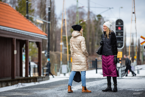 Dámská dlouhá péřová sukně SKHOOP Alaska přes kalhoty - černá 3